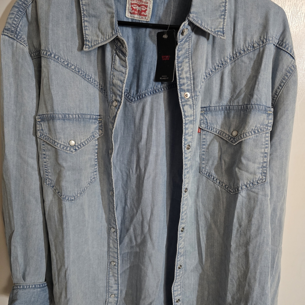 *NWT*Levi's Light Blue Denim Shirt
